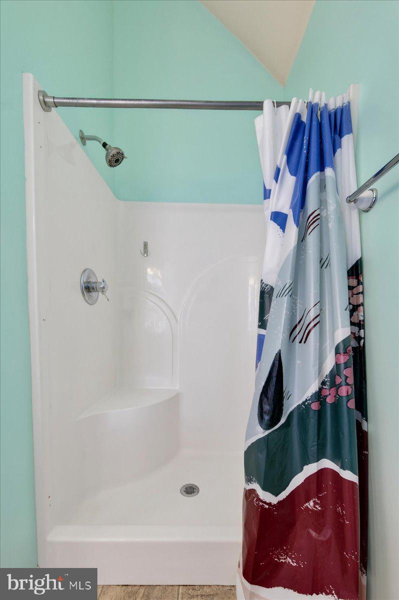 LAKE MONTICELLO - Residential