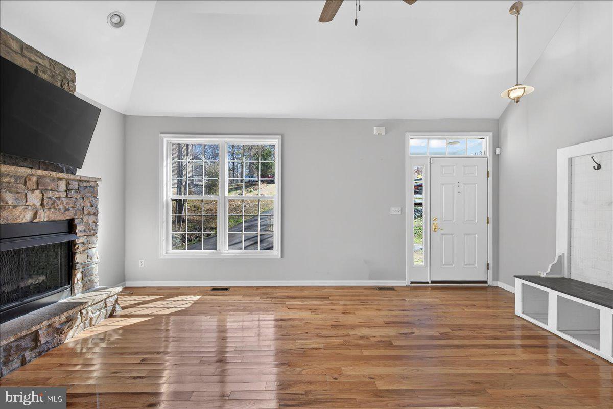 LAKE MONTICELLO - Residential