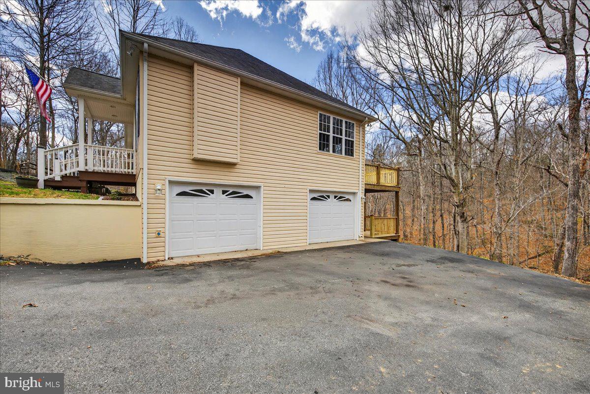 LAKE MONTICELLO - Residential