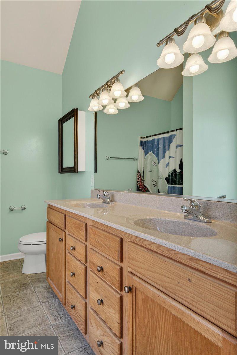 LAKE MONTICELLO - Residential