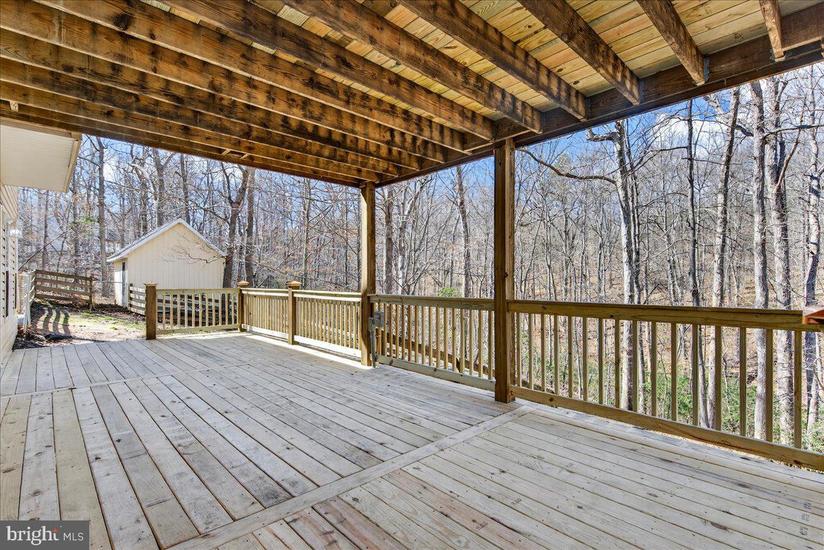 LAKE MONTICELLO - Residential