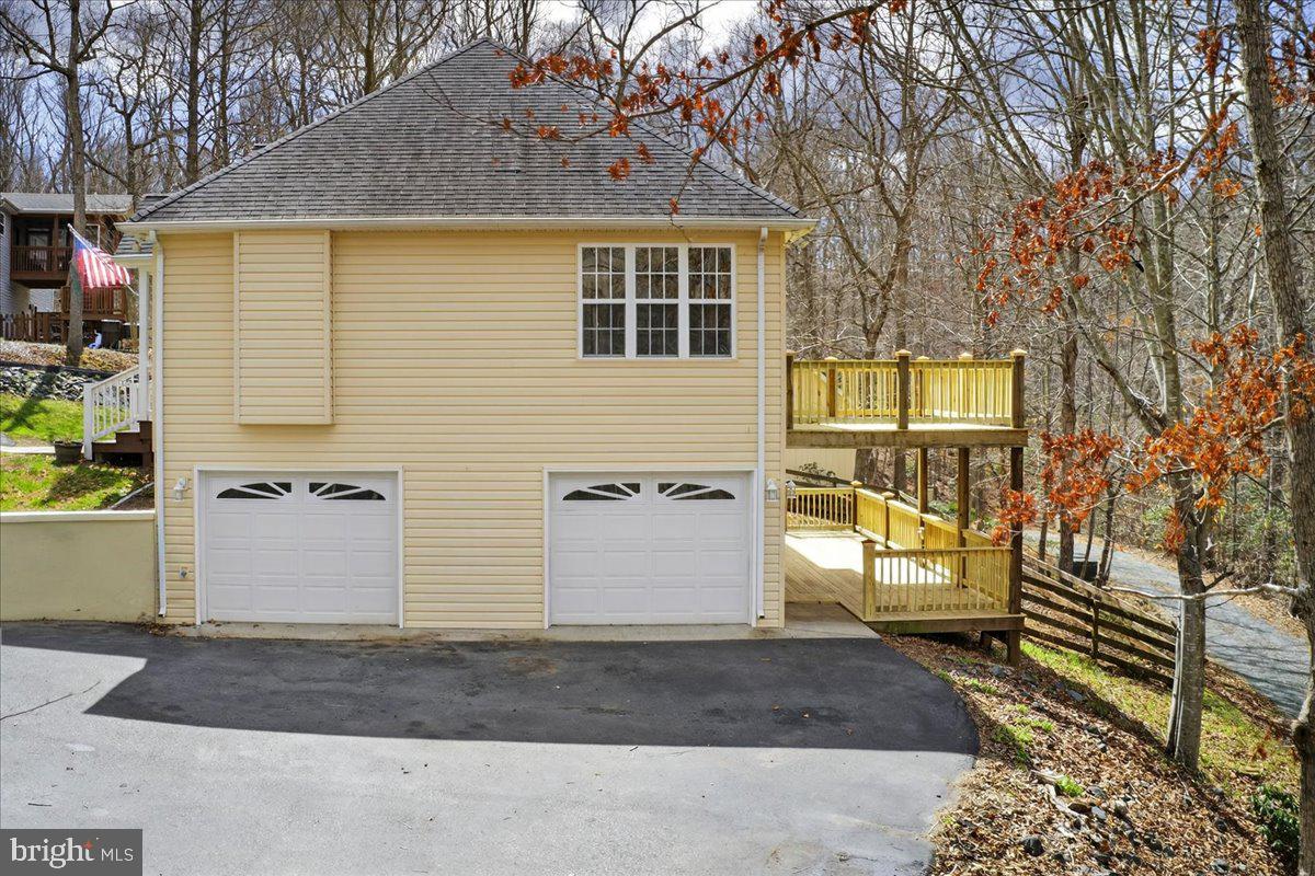 LAKE MONTICELLO - Residential