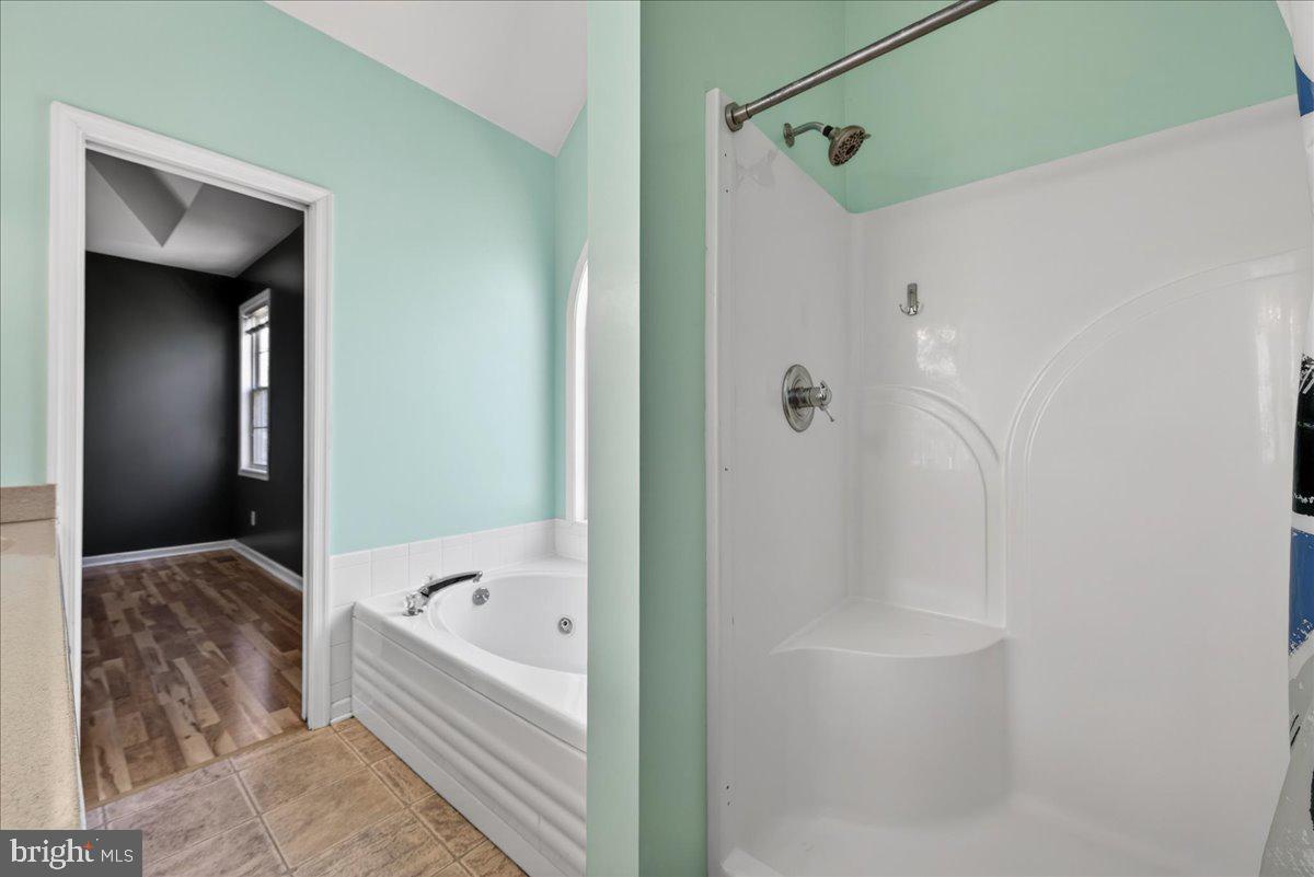 LAKE MONTICELLO - Residential