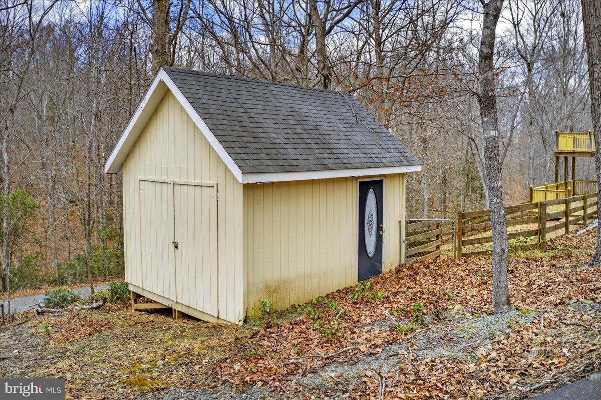 LAKE MONTICELLO - Residential