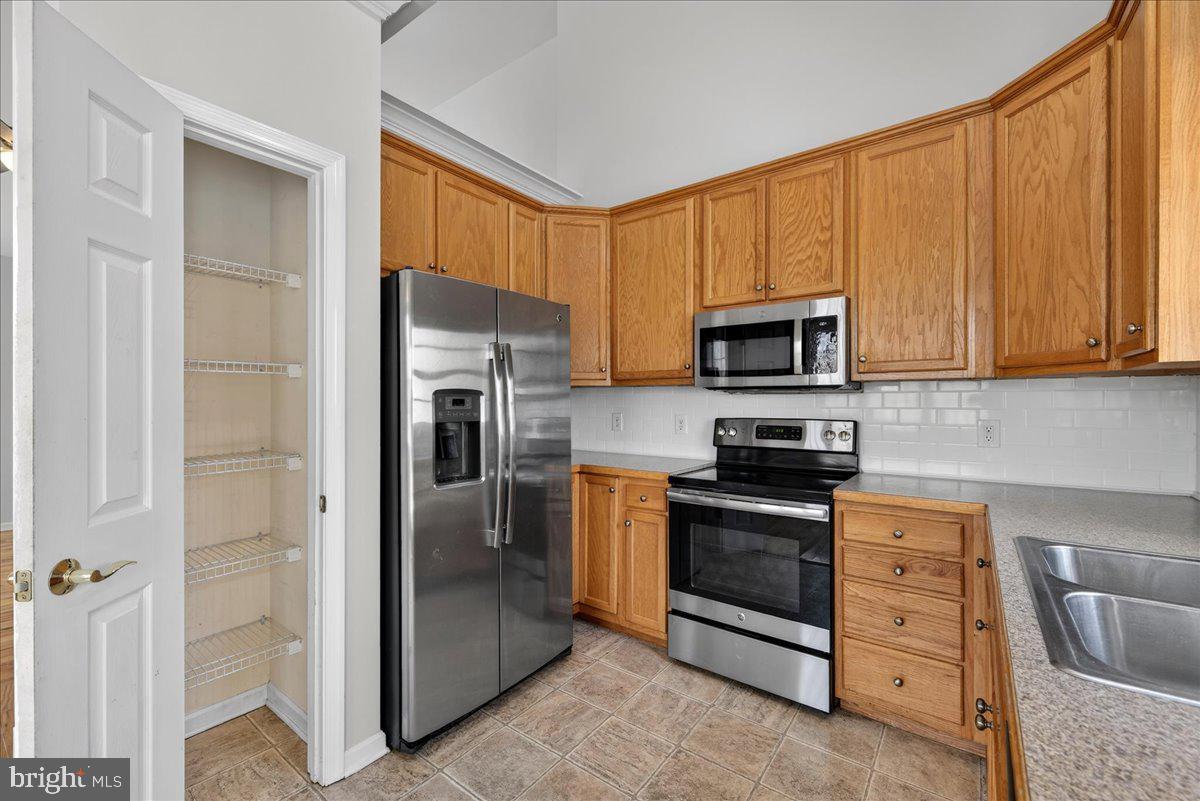 LAKE MONTICELLO - Residential