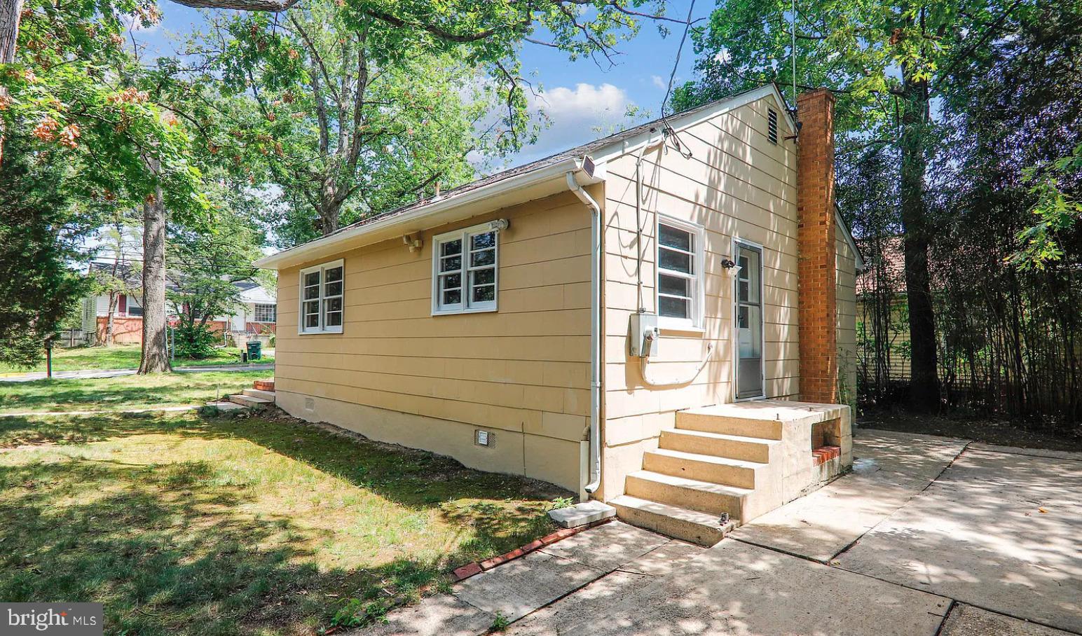 COLLEGE PARK - Residential Lease