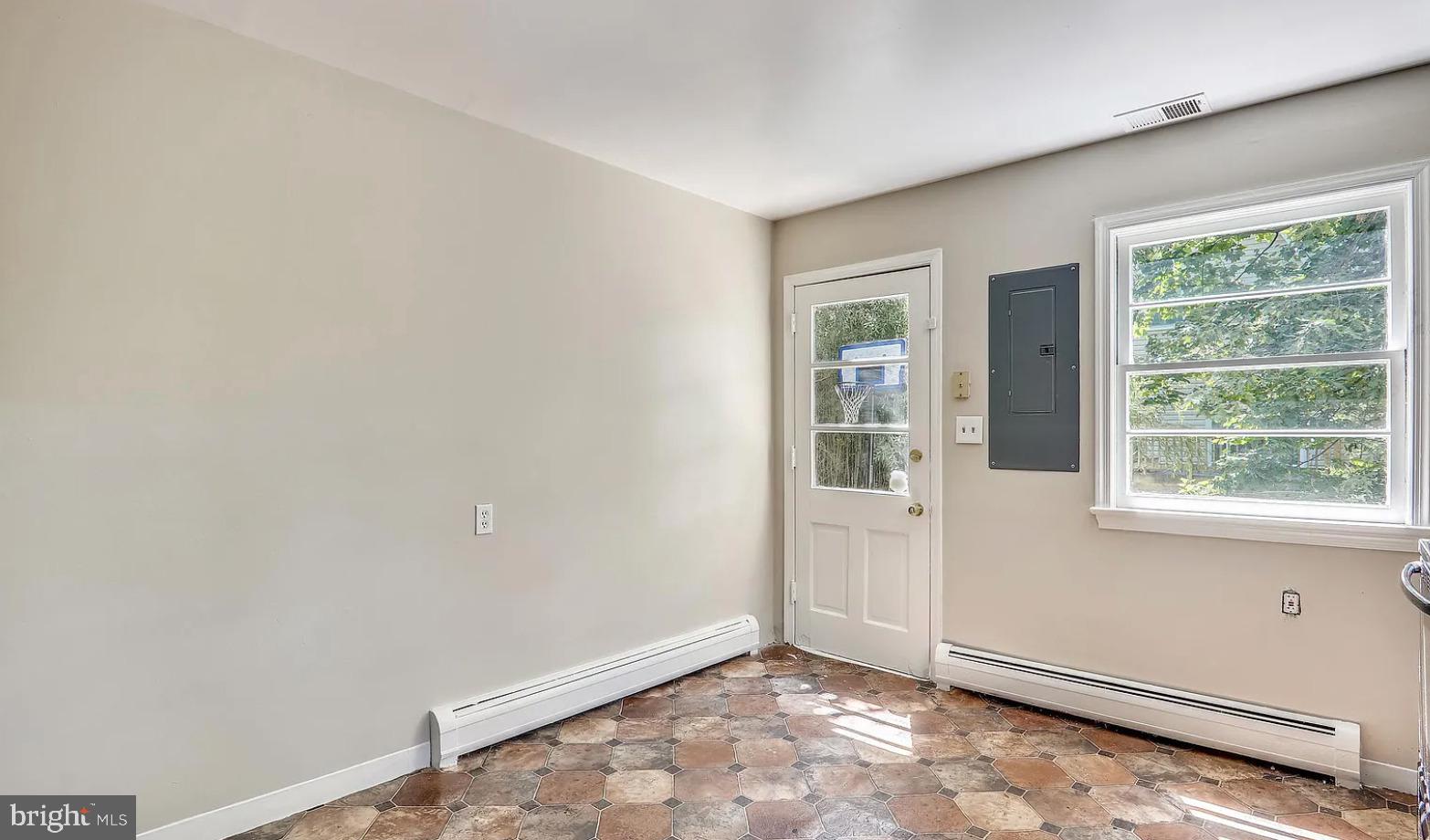 COLLEGE PARK - Residential Lease