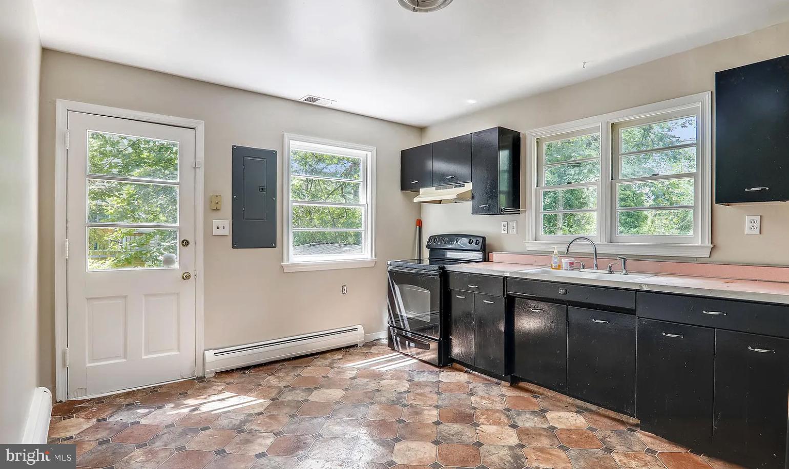 COLLEGE PARK - Residential Lease