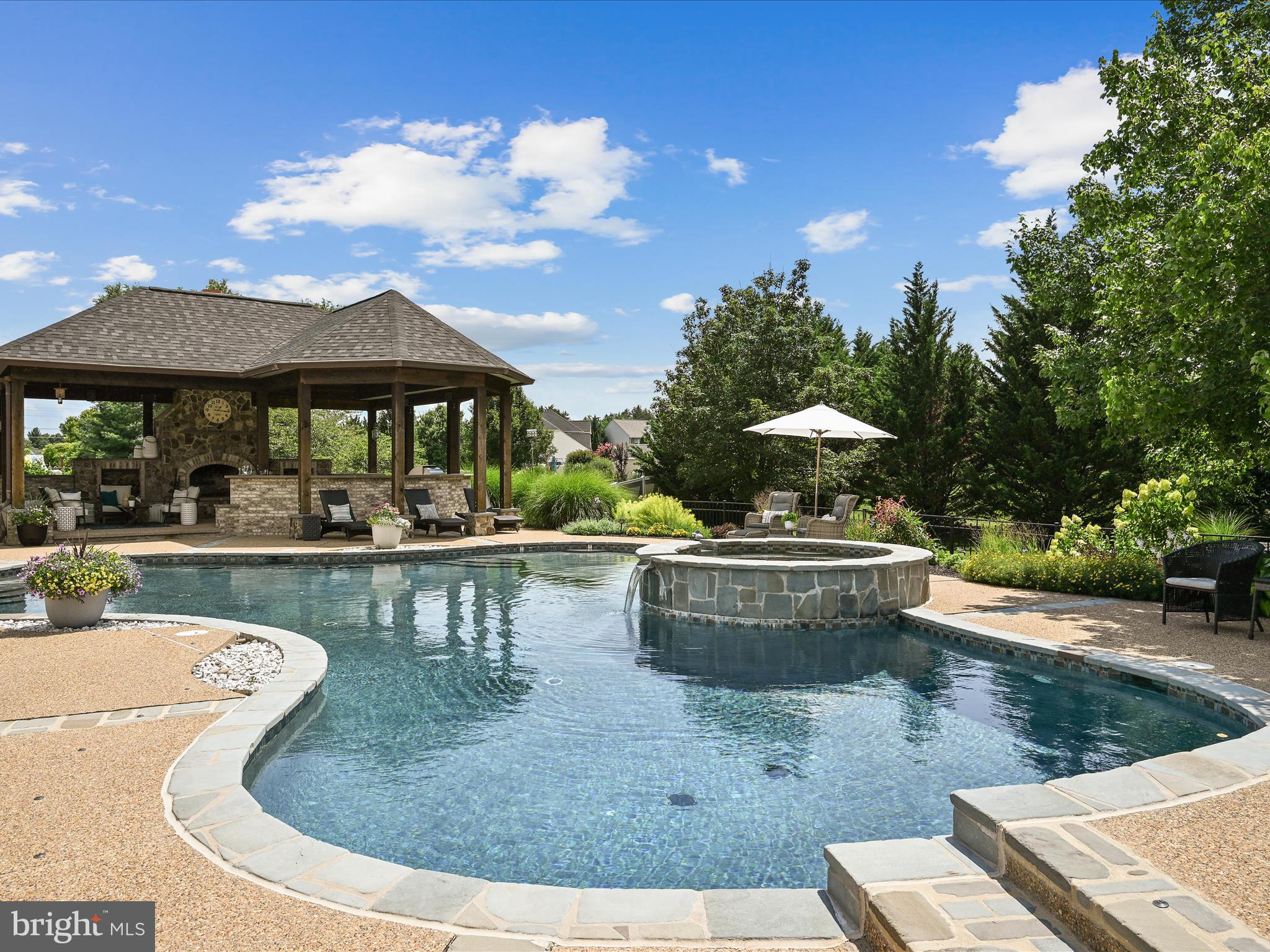 337 HERMITAGE BOULEVARD