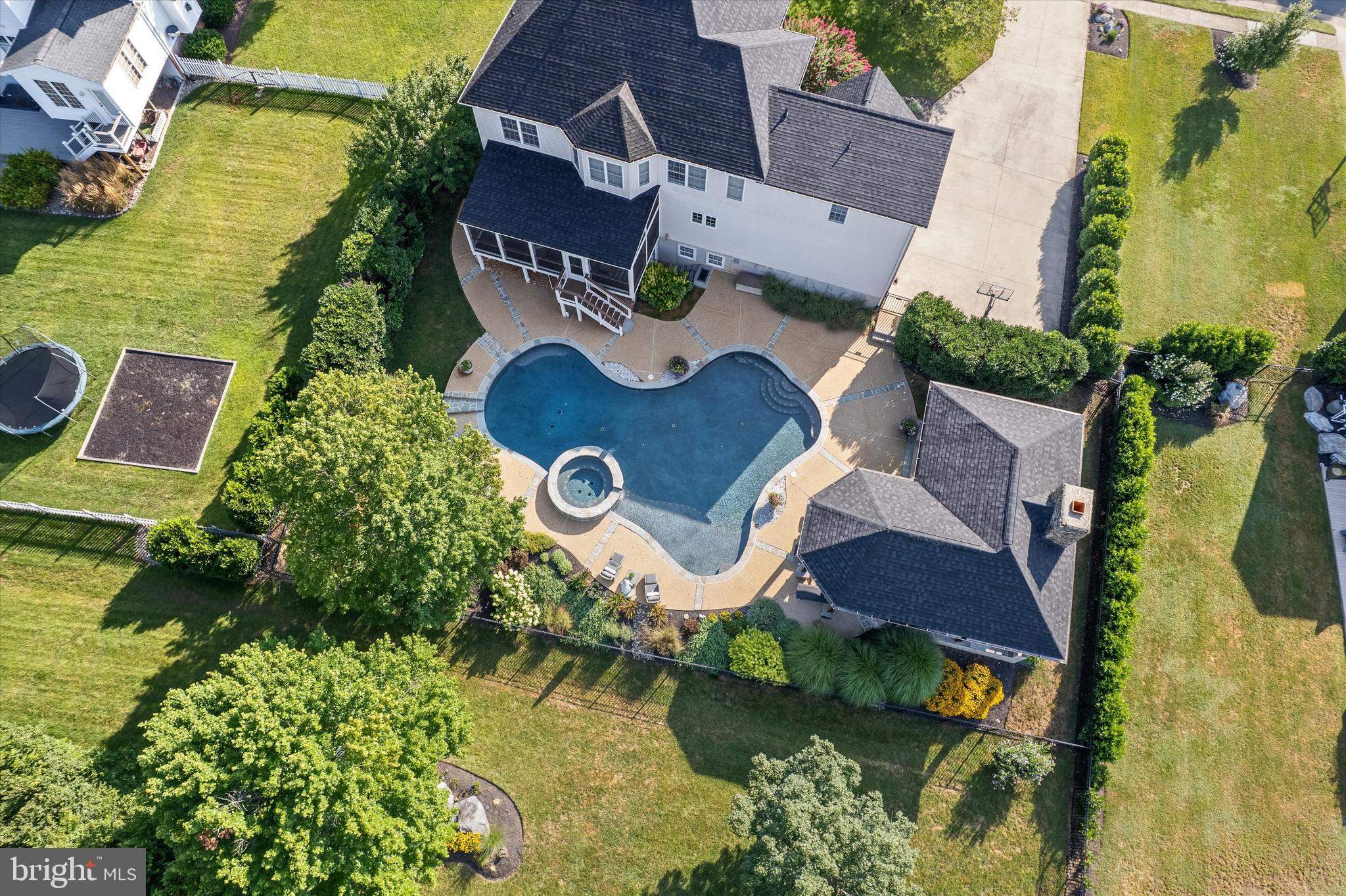 337 HERMITAGE BOULEVARD