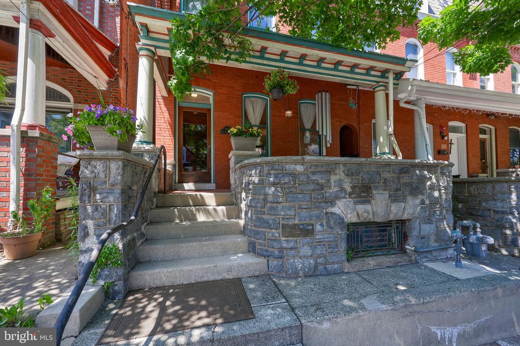 Photo of 557 W Lemon Street, Lancaster, PA 17603 (MLS # PALA2051856)