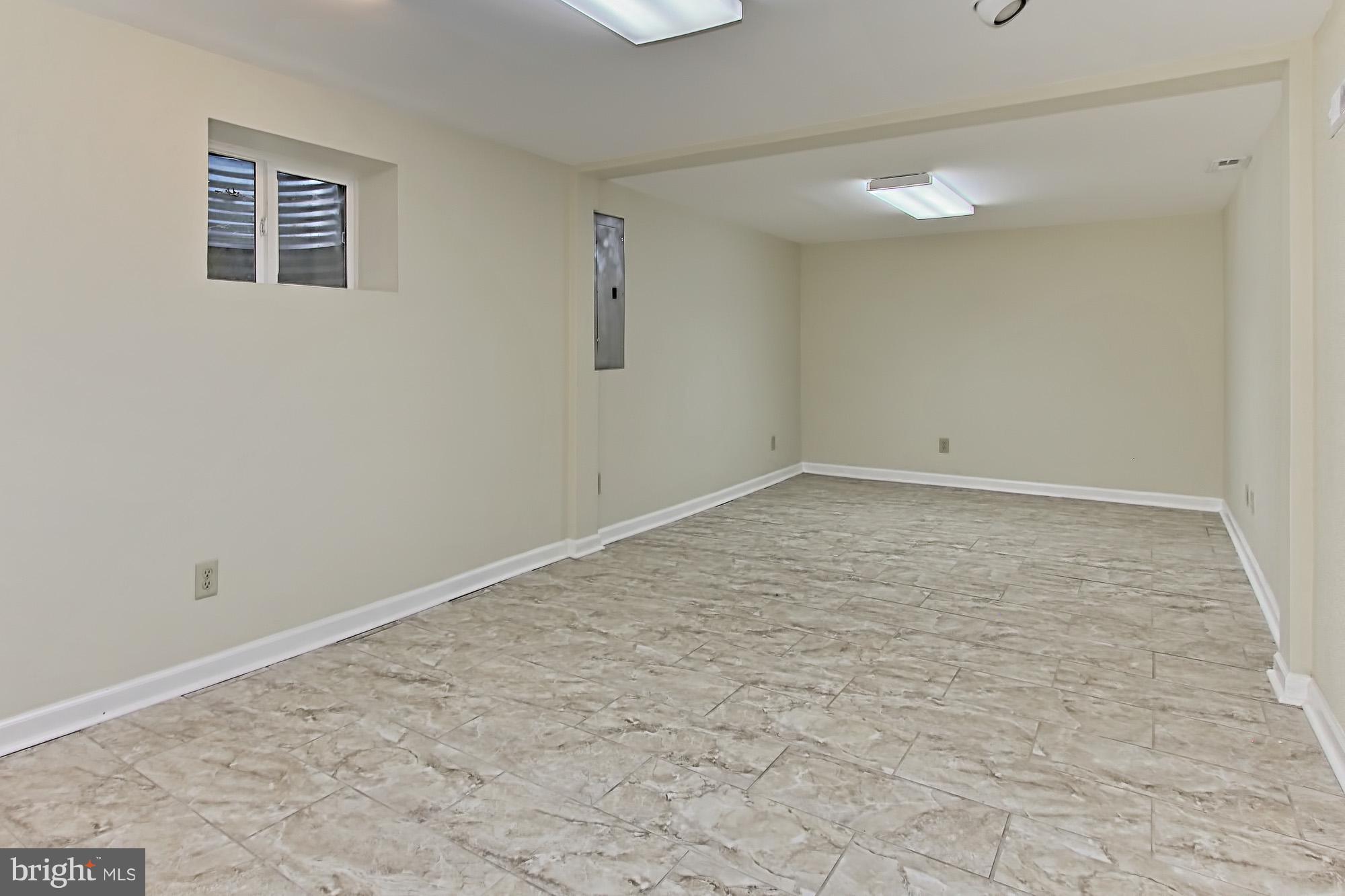 STONEYBROOKE - Residential