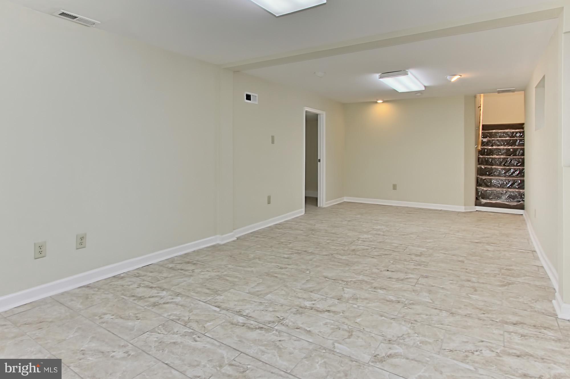 STONEYBROOKE - Residential