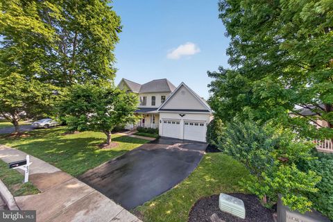Photo of 852 Macalister Drive SE, LEESBURG, VA 20175 (MLS # VALO2127292)