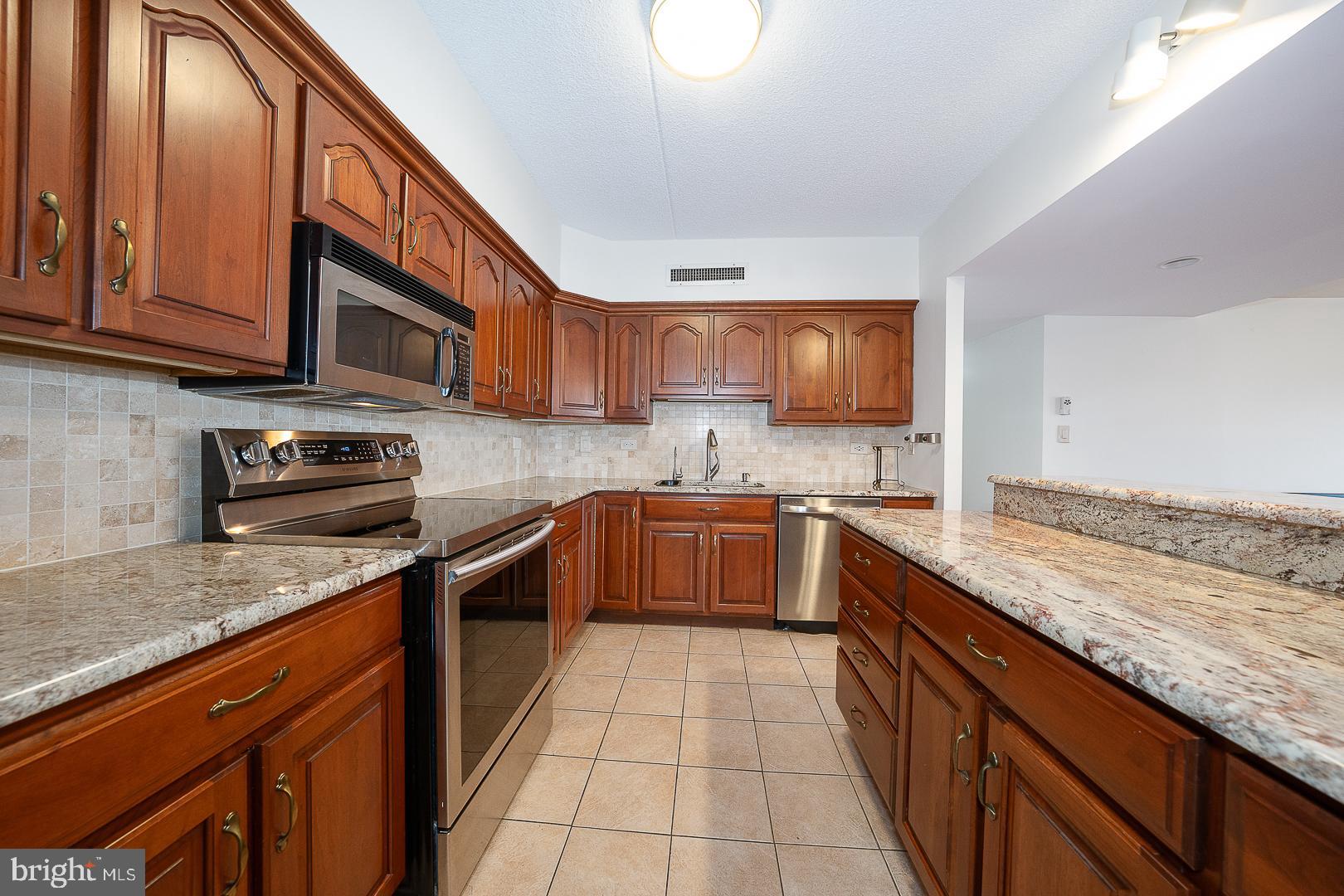 VALLEY FORGE TOWER - Residential