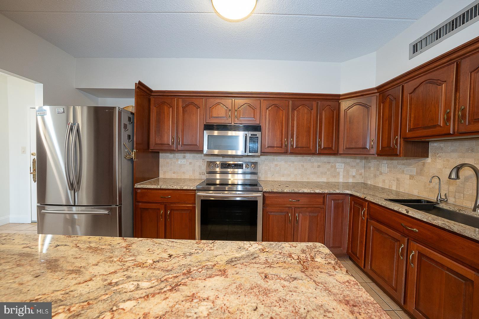 VALLEY FORGE TOWER - Residential