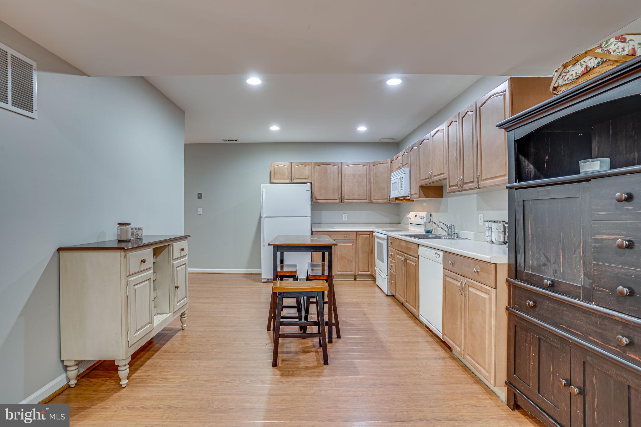 CASTLETON - Residential