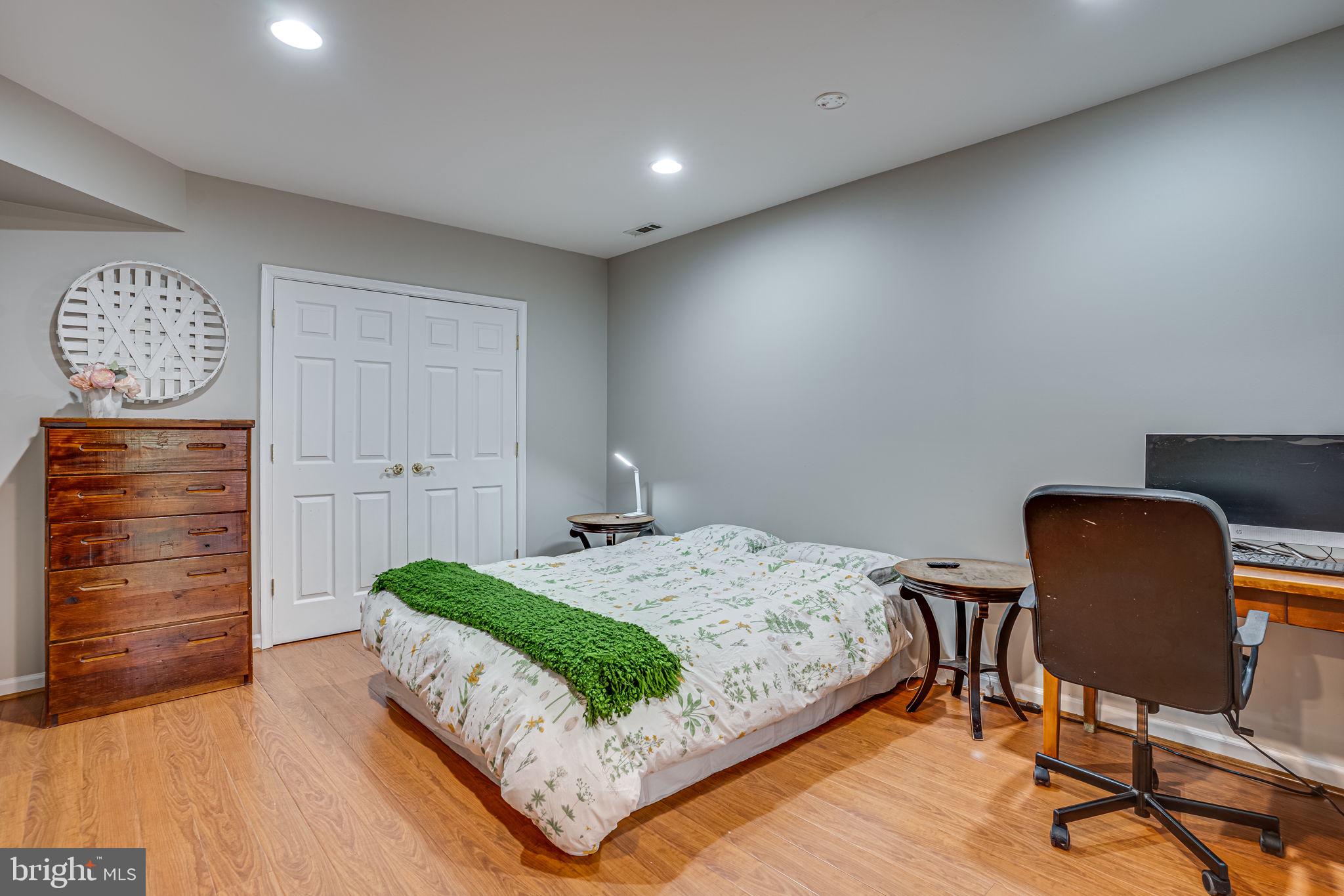 CASTLETON - Residential