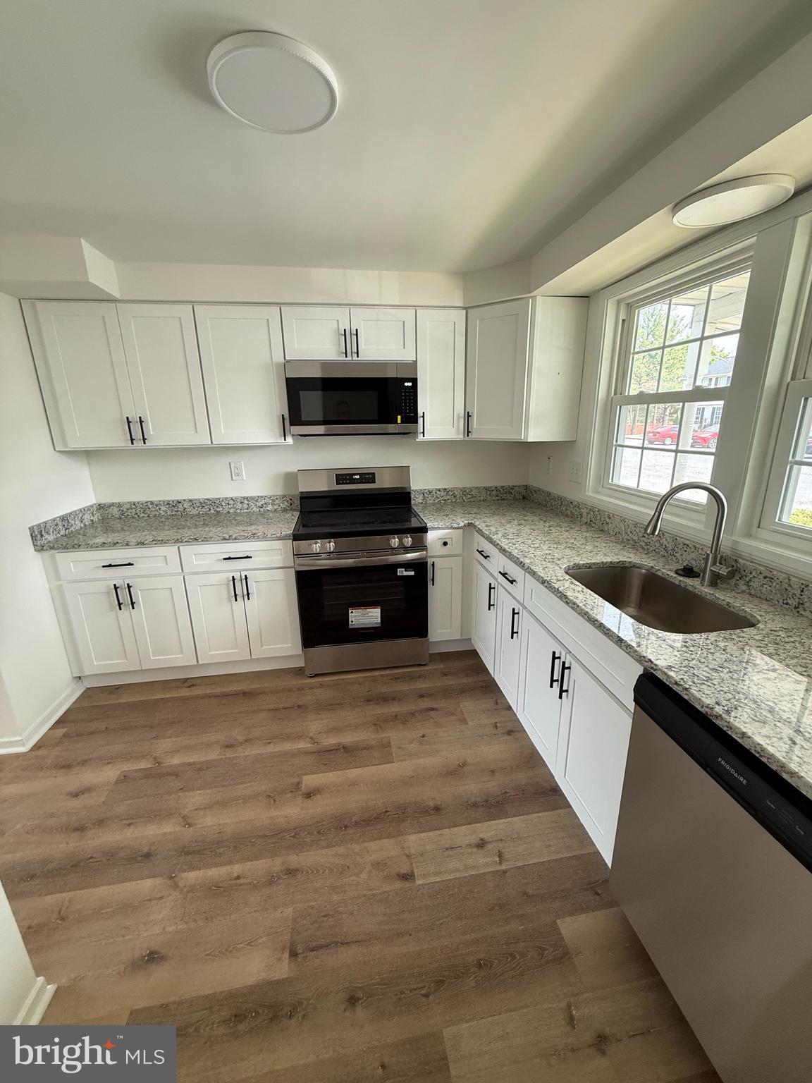 1531 IRIS COURT