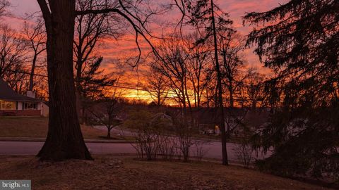 2 SUNSET DRIVE PAOLI PA 19301