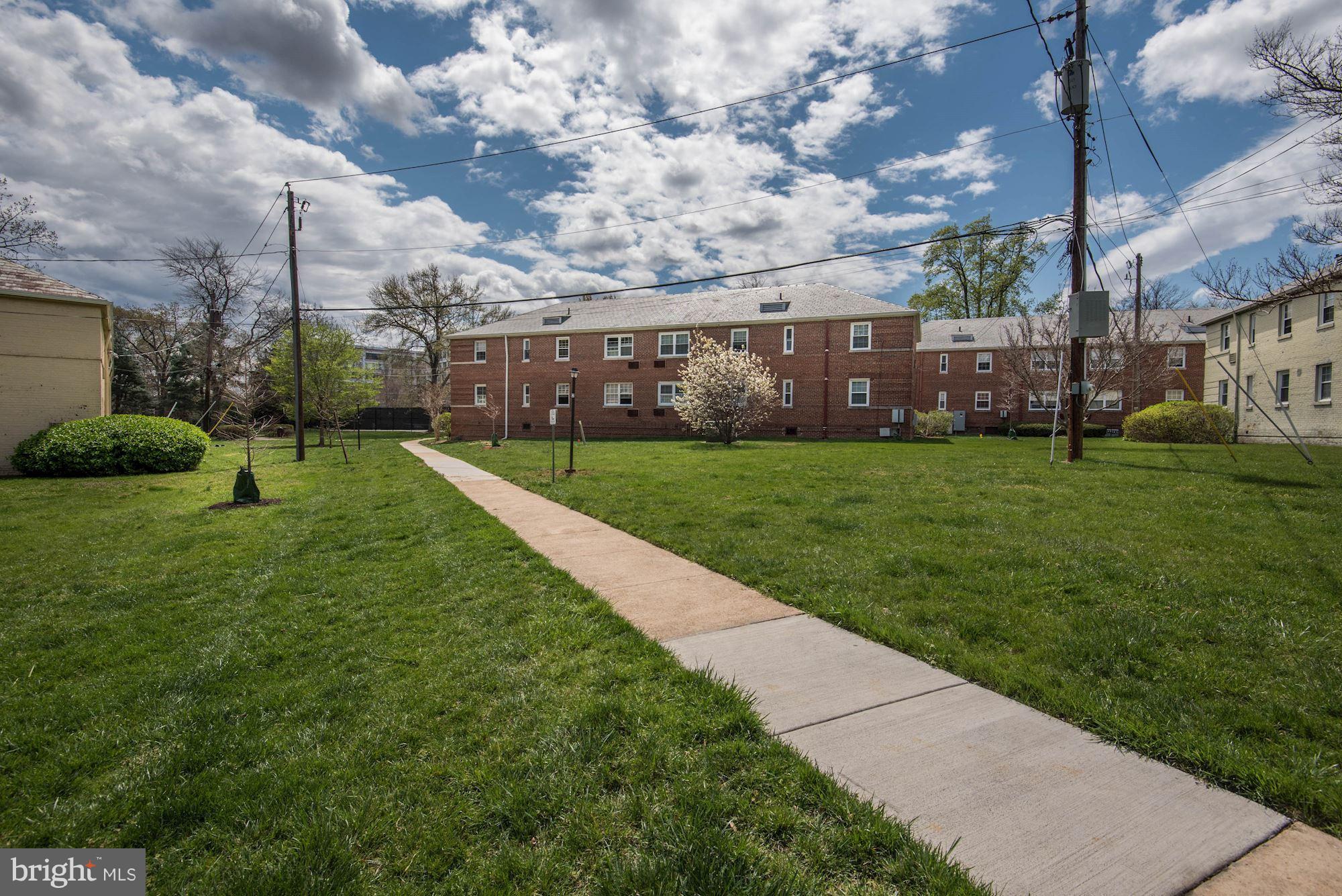 ARLINGTON OAKS - Residential