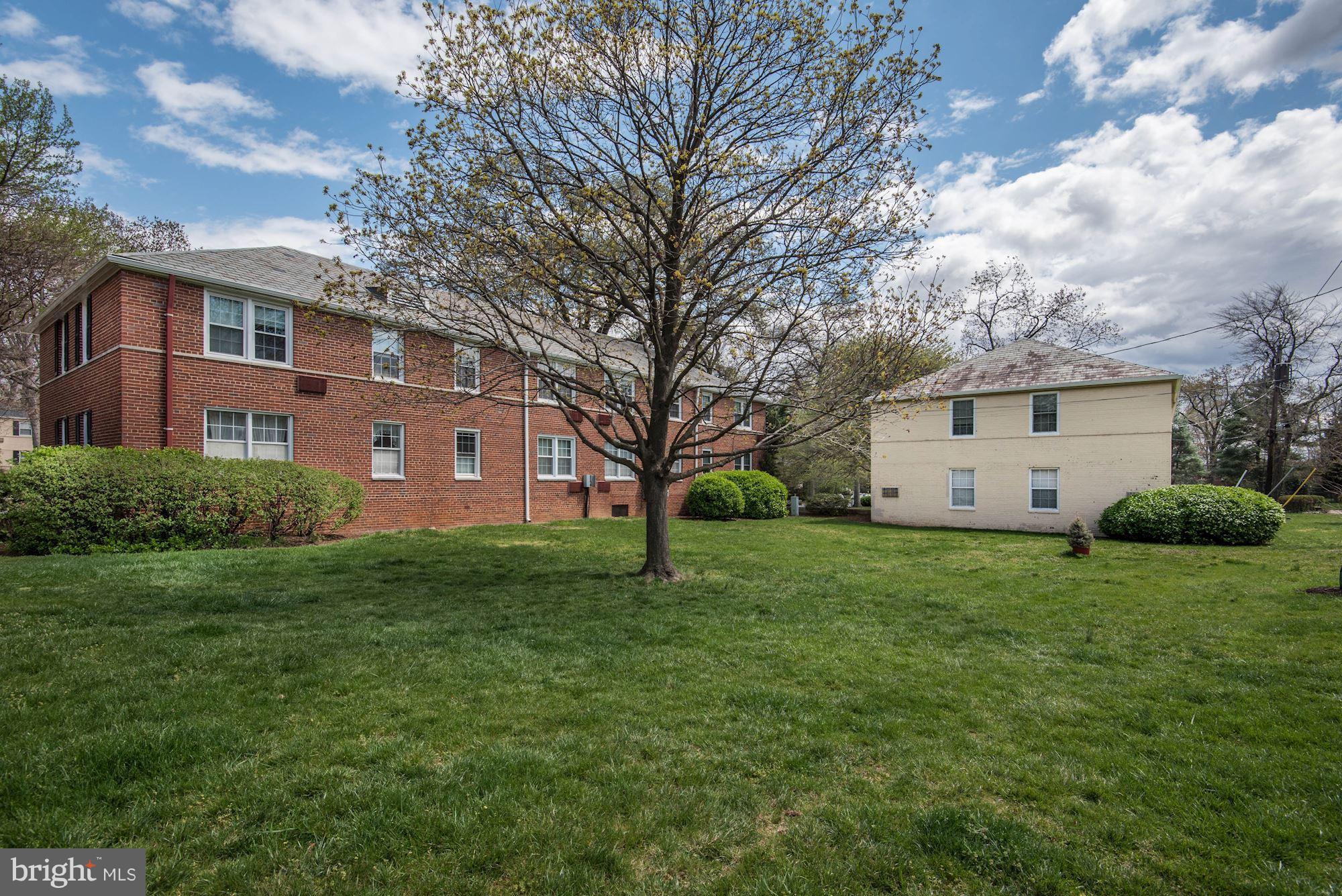 ARLINGTON OAKS - Residential