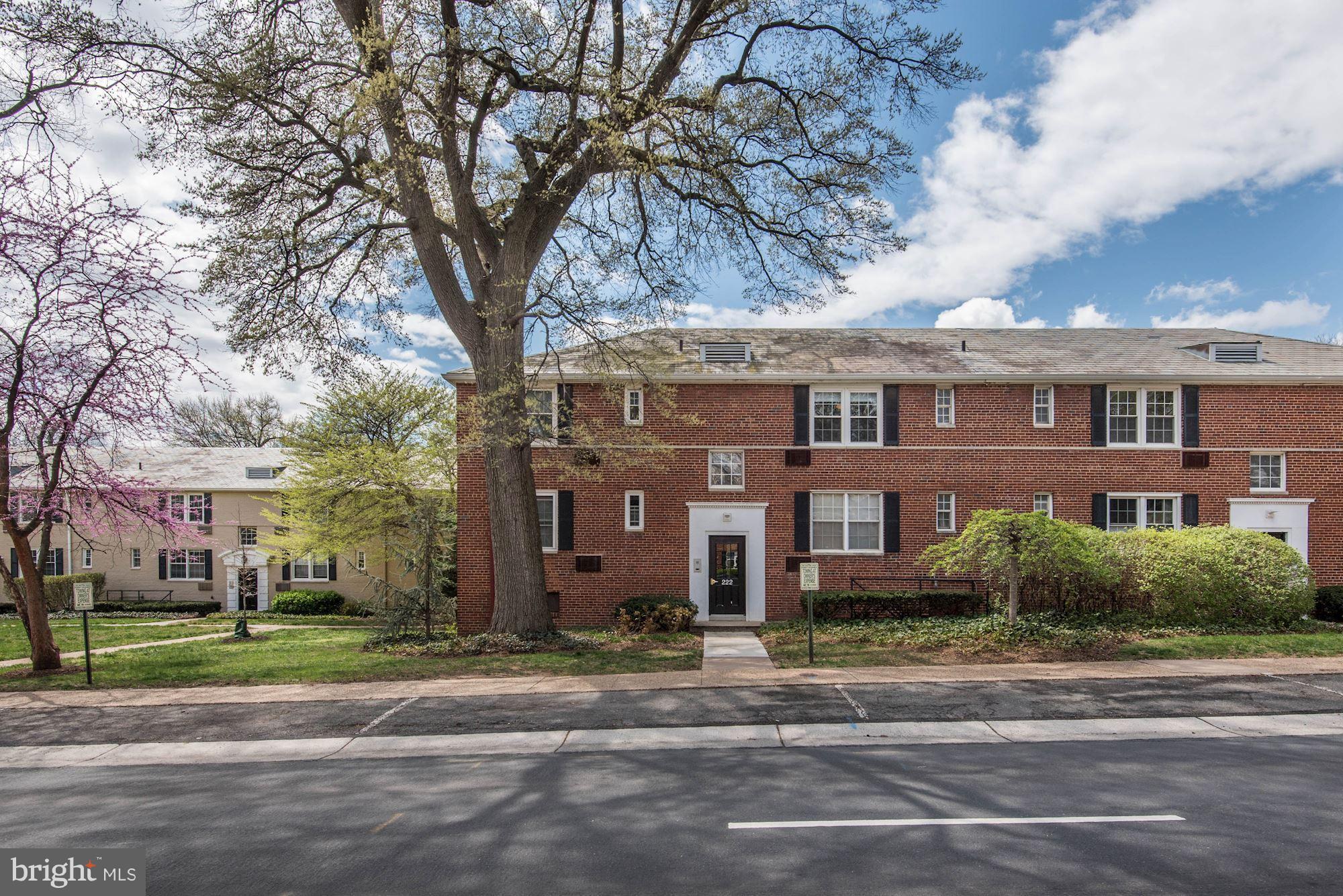 ARLINGTON OAKS - Residential