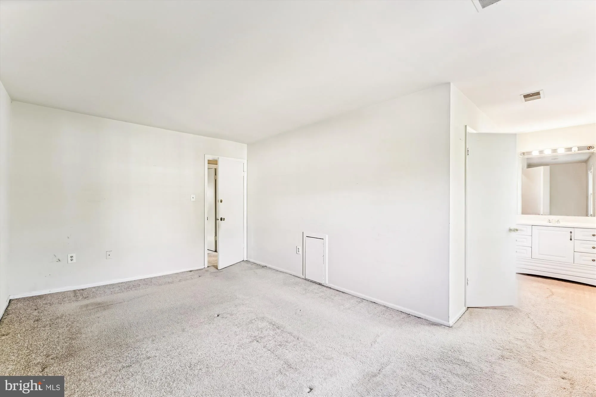 Woodbridge, Virginia 22192, United States, 3 Bedrooms Bedrooms, ,4 BathroomsBathrooms,Residential,Coming Soon,214409