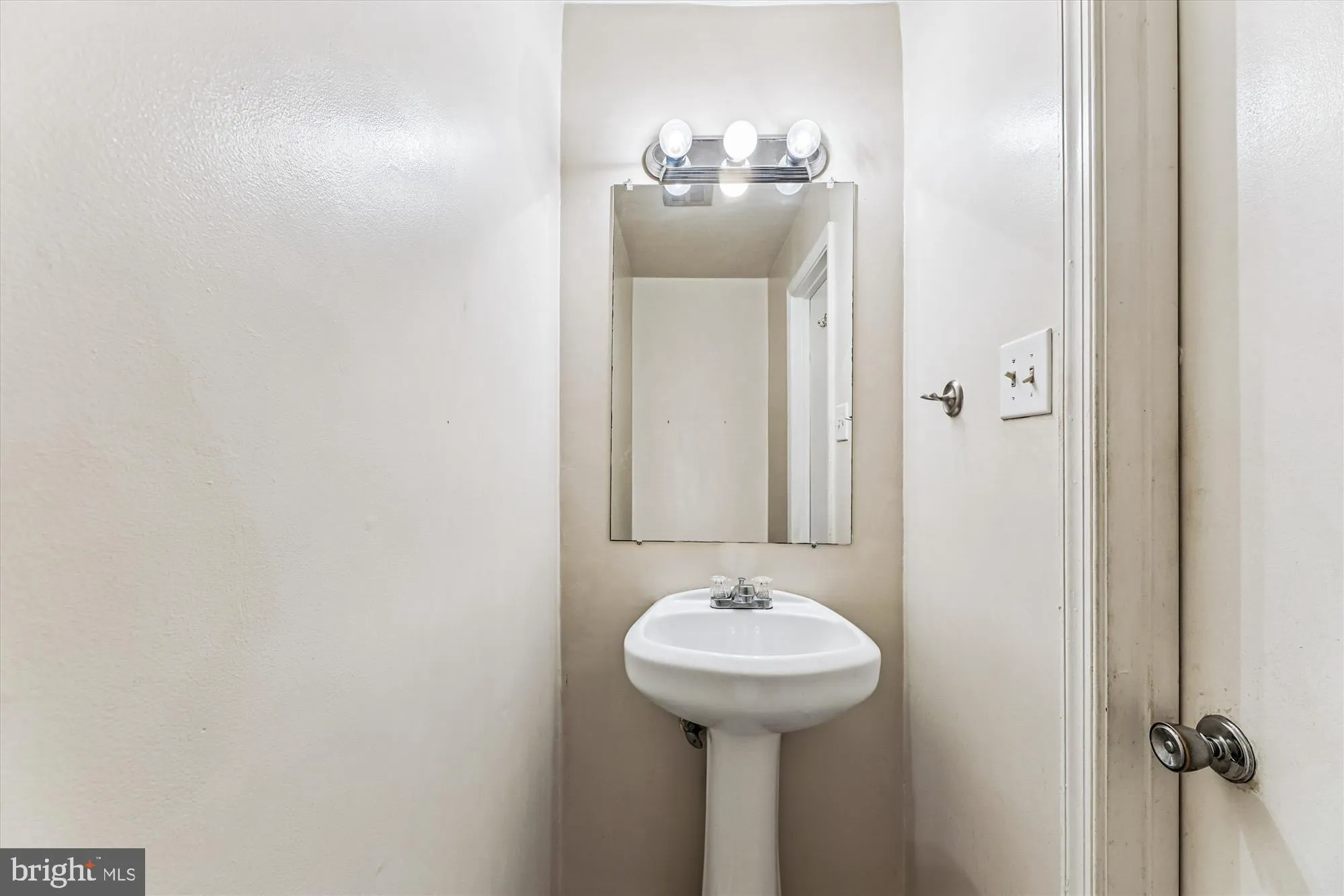 Woodbridge, Virginia 22192, United States, 3 Bedrooms Bedrooms, ,4 BathroomsBathrooms,Residential,Coming Soon,214409