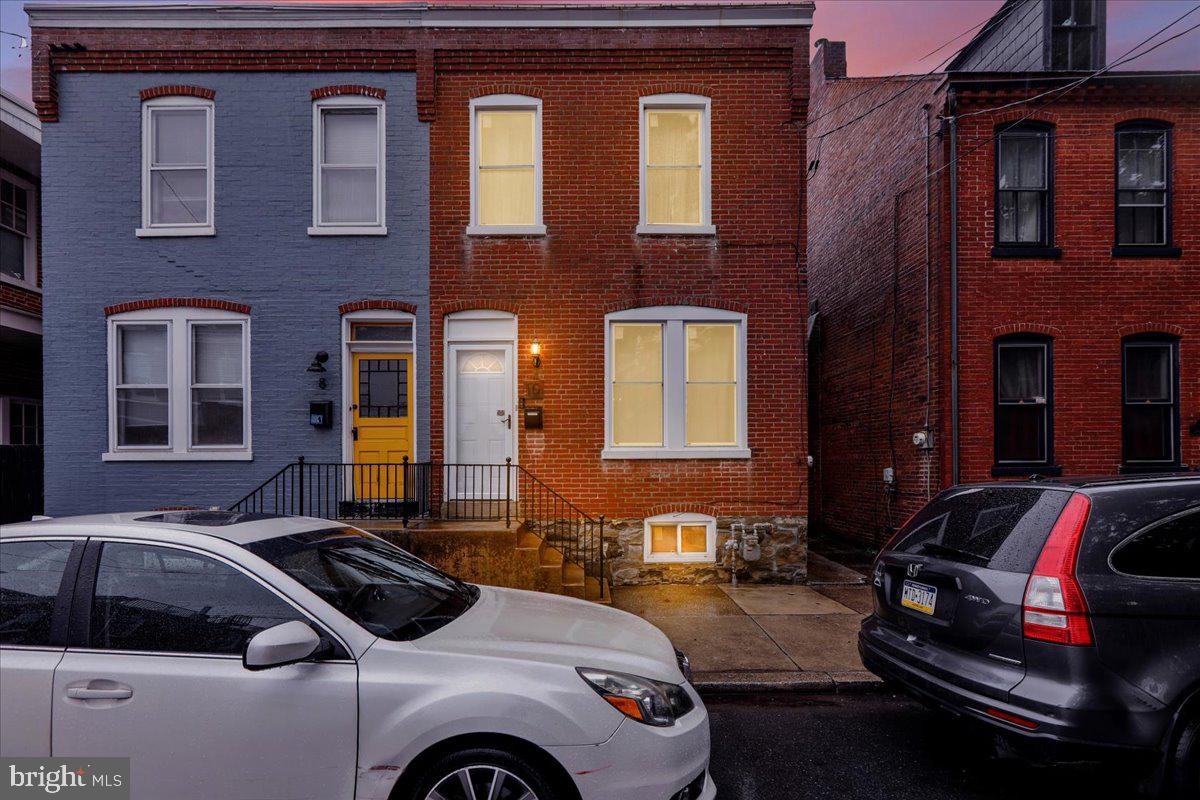 10 CAROLINE STREET