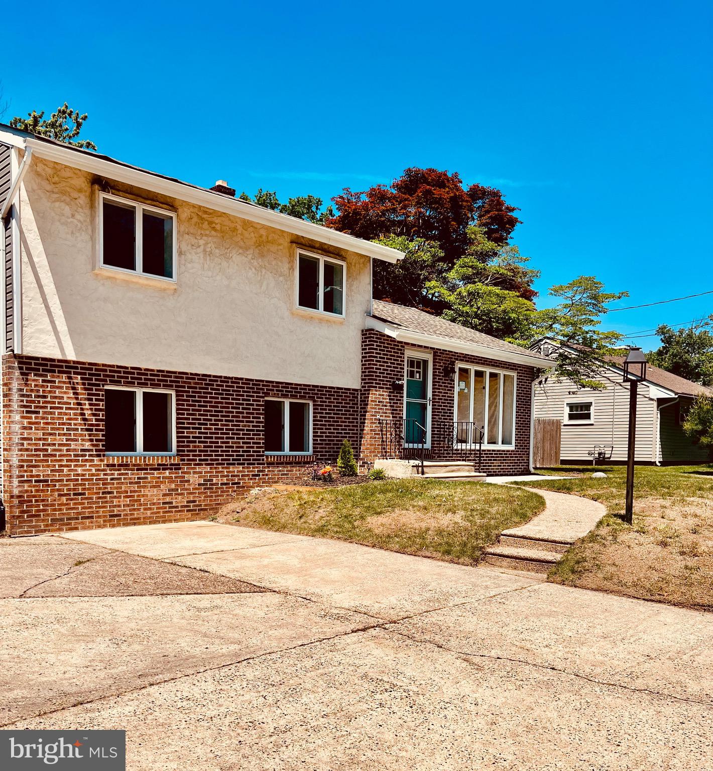 48 W WOODCREST AVENUE