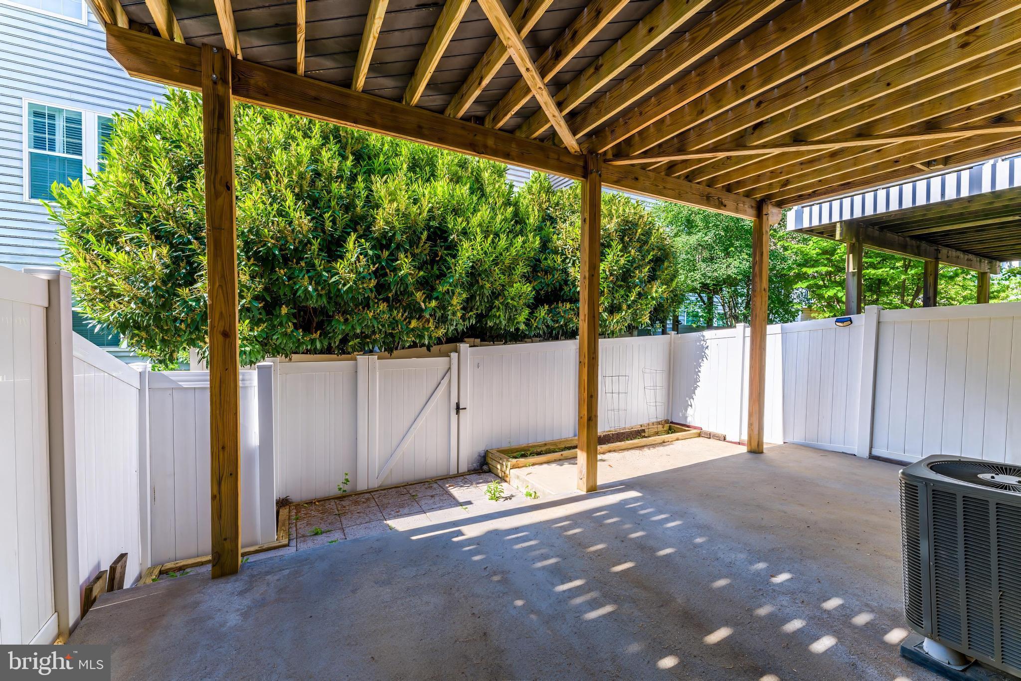 EAST GATE - Residential