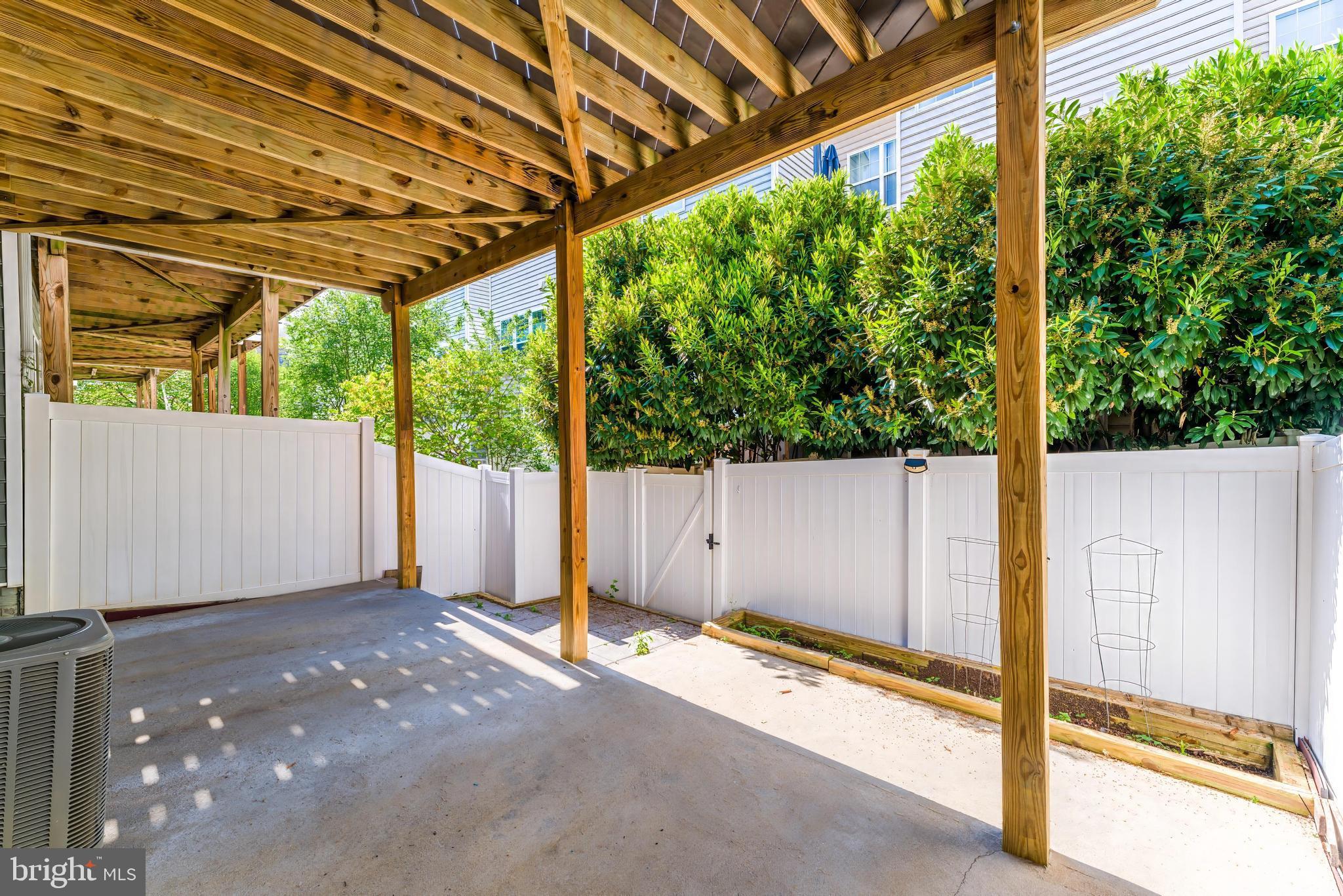 EAST GATE - Residential