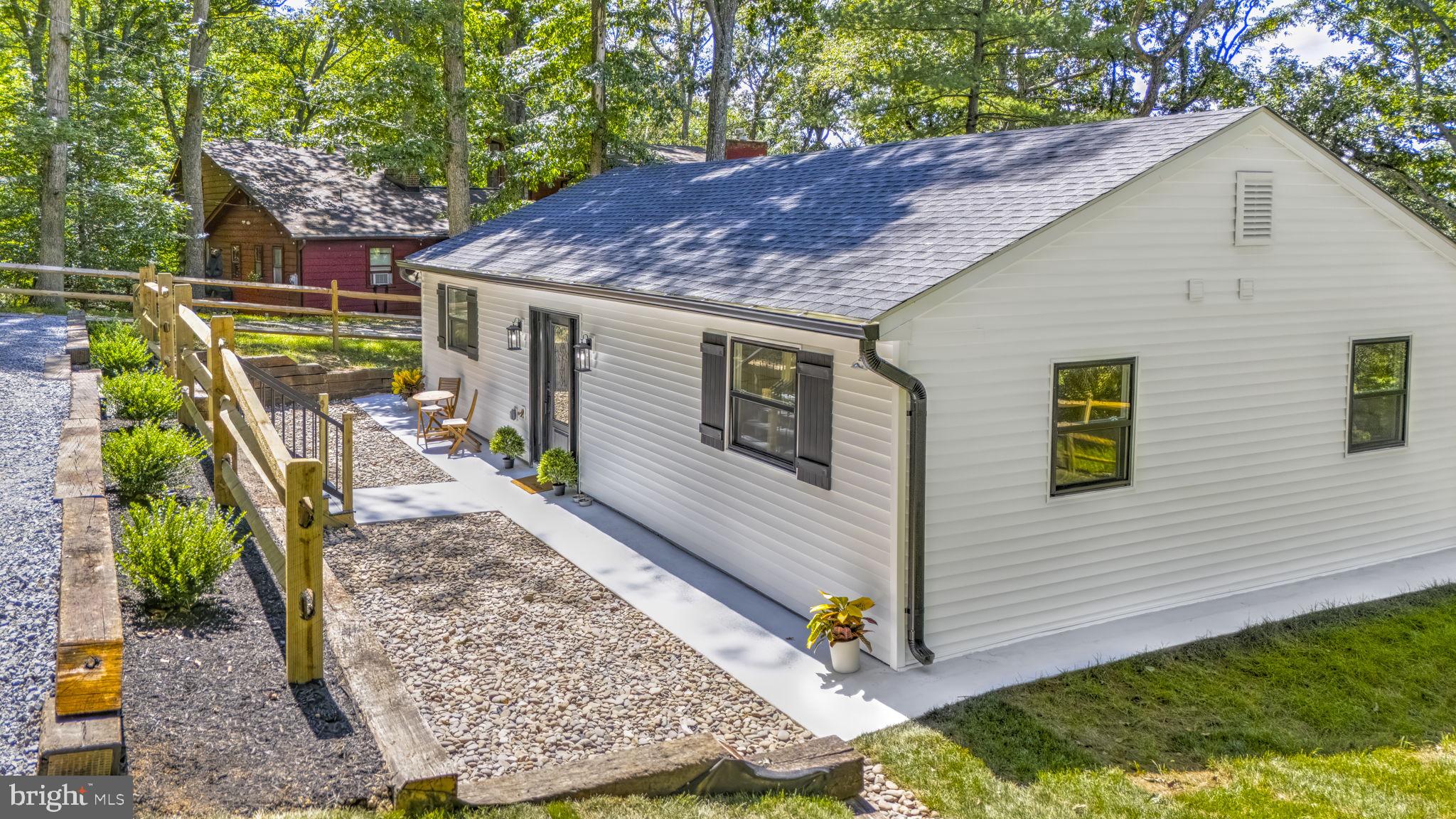 440 REDBUD LANE