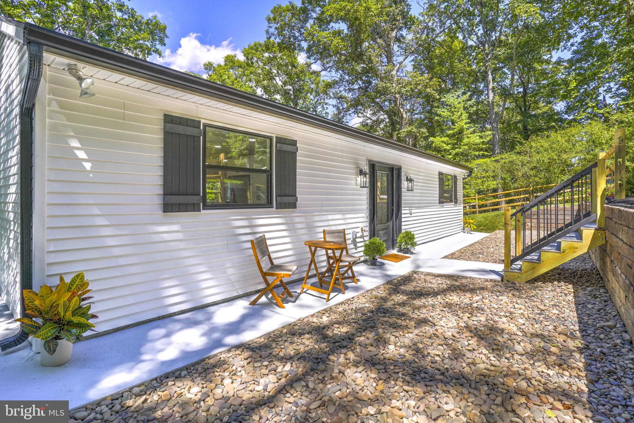 440 REDBUD LANE
