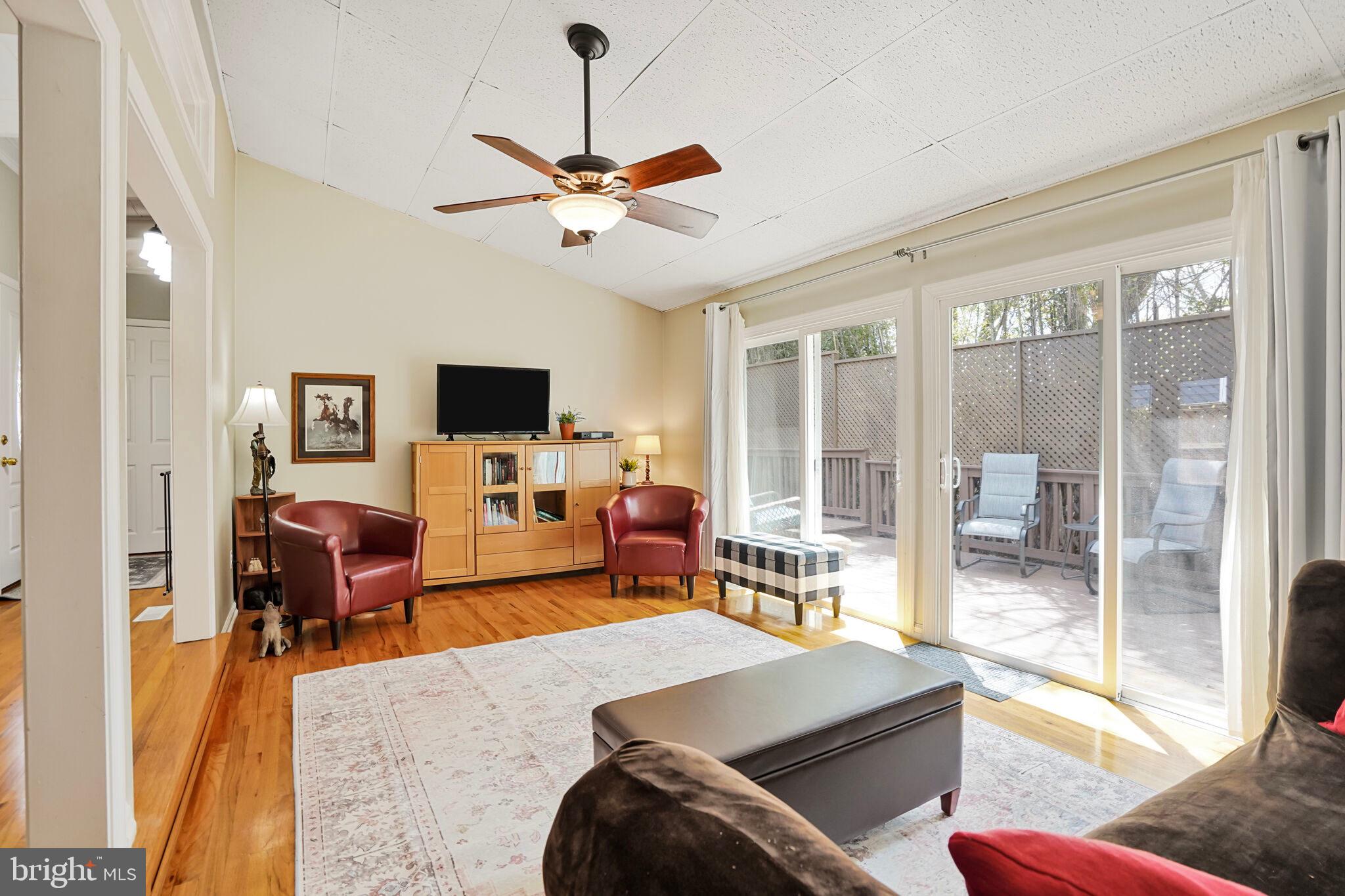 2316 KINGSBURY LANE