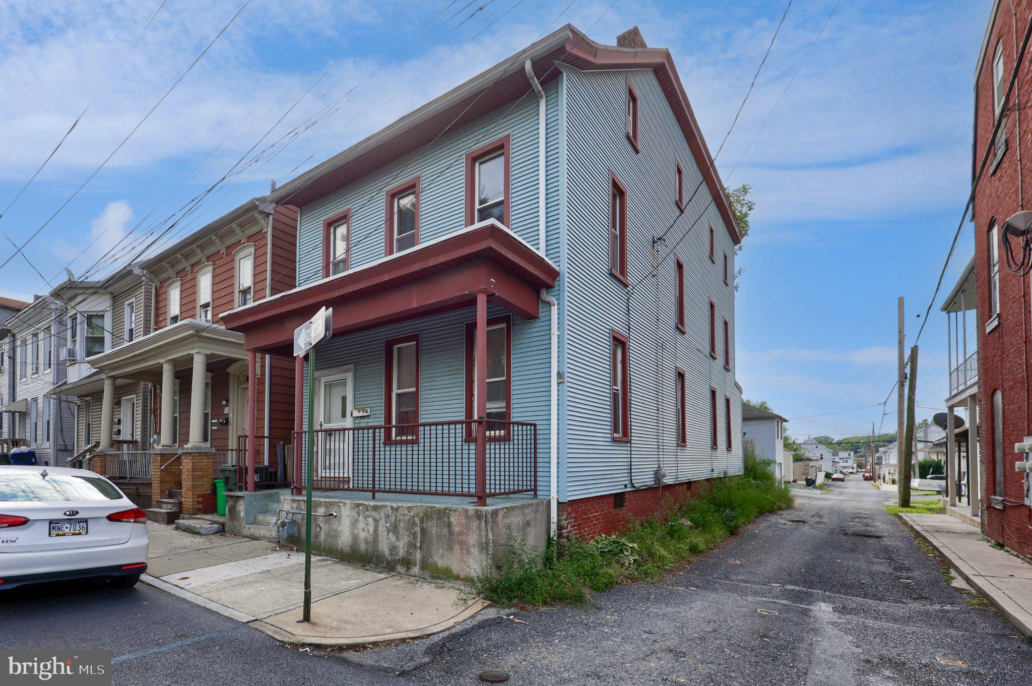 916 WALNUT STREET