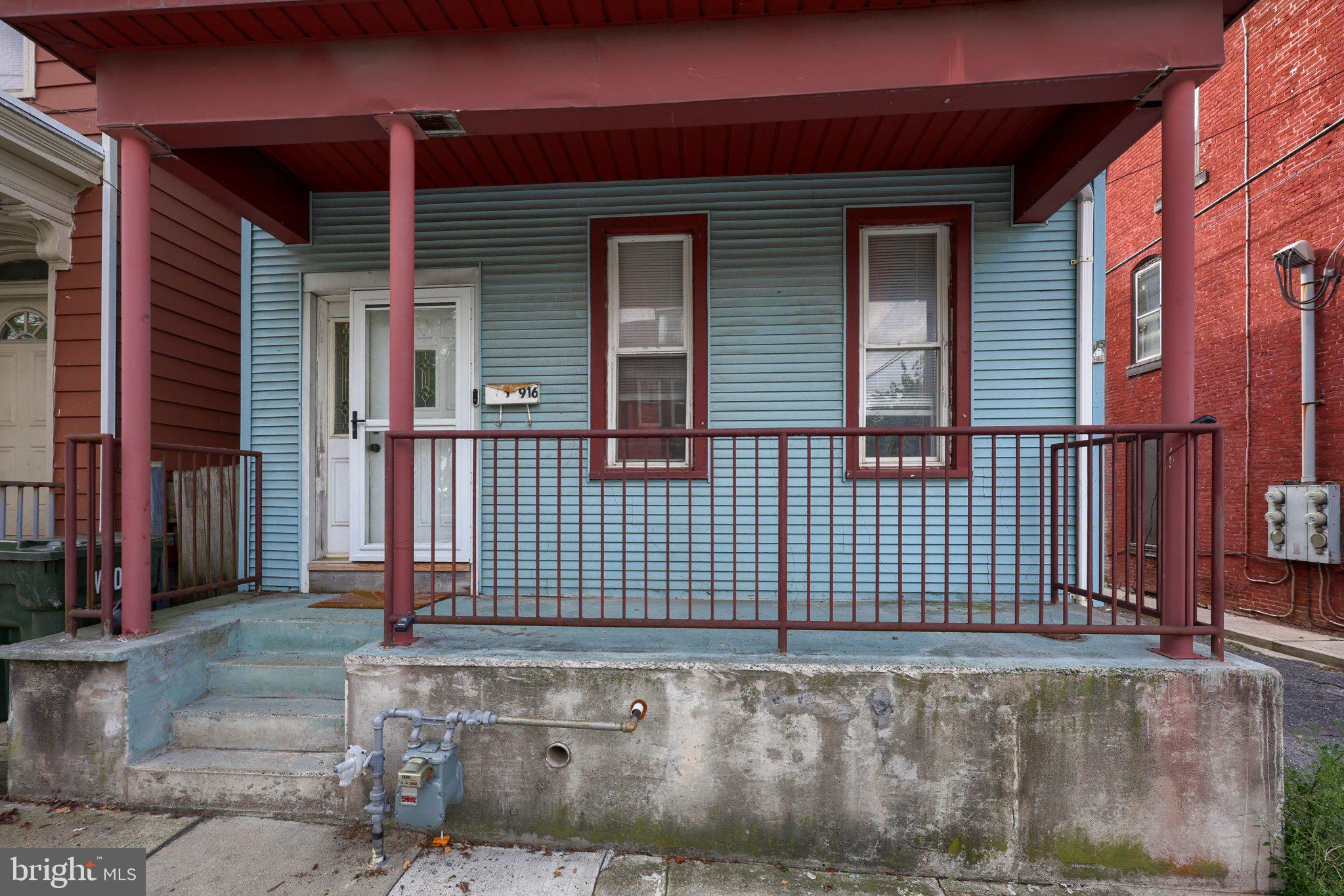 916 WALNUT STREET