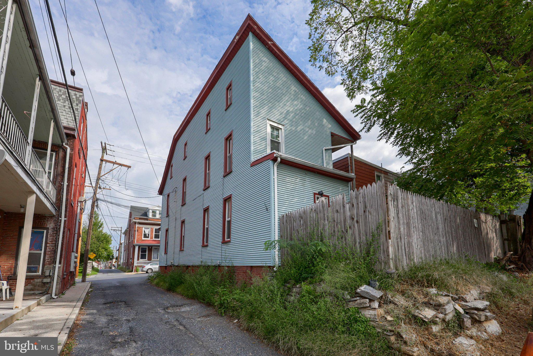 916 WALNUT STREET