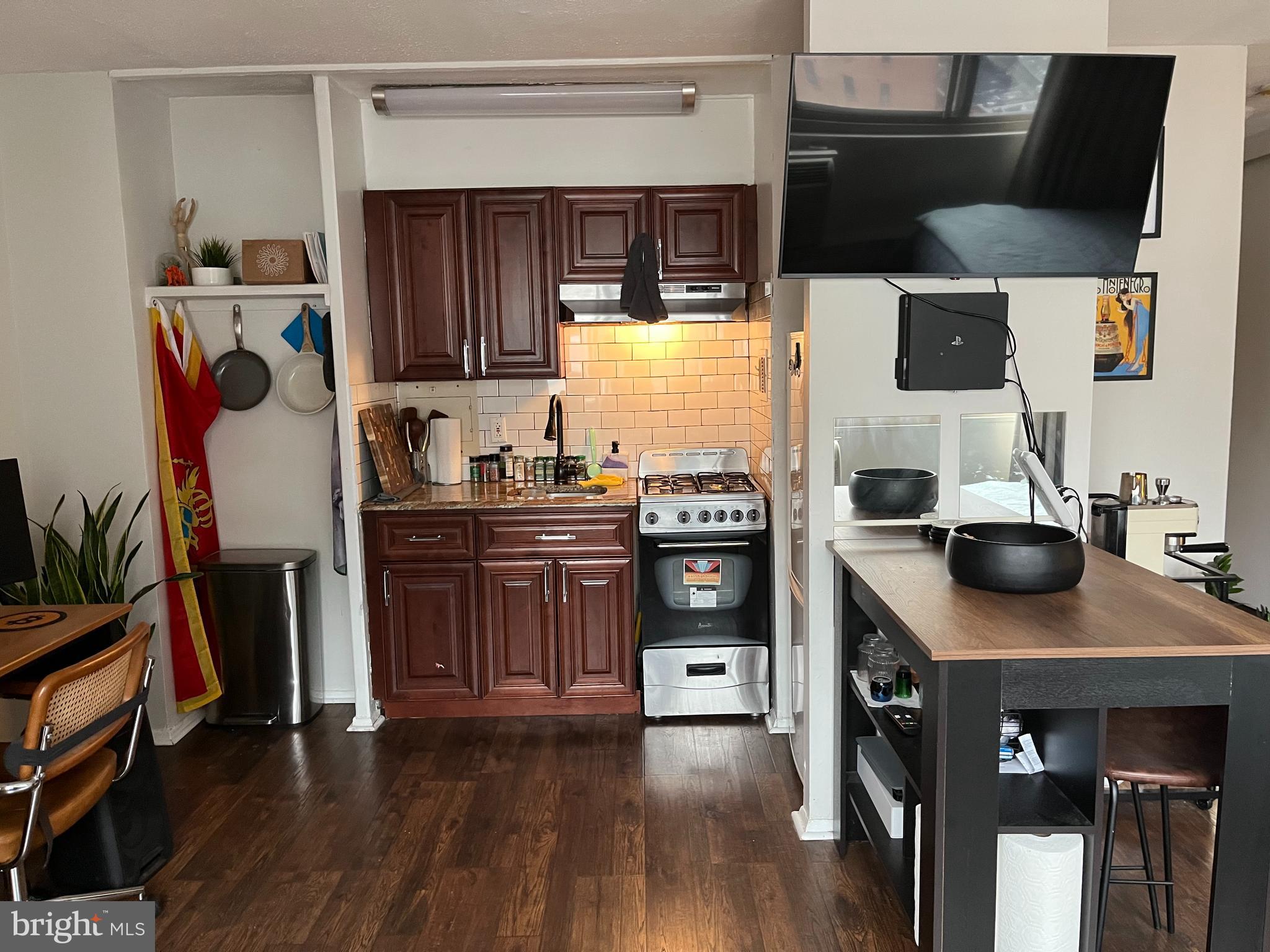 2101-17 CHESTNUT STREET 1706