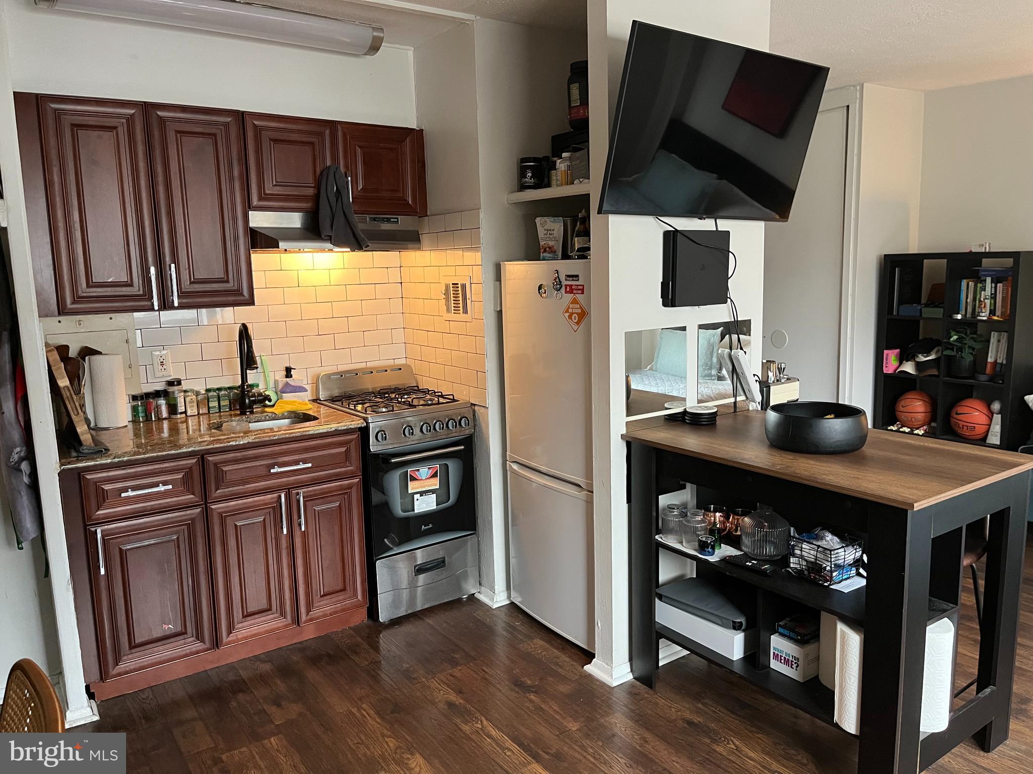 2101-17 CHESTNUT STREET 1706