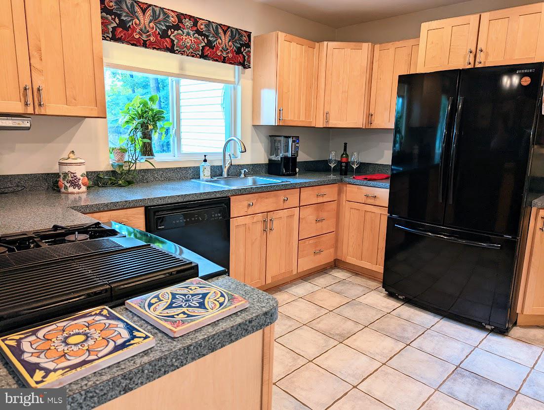 ROCKY ACRES - Residential