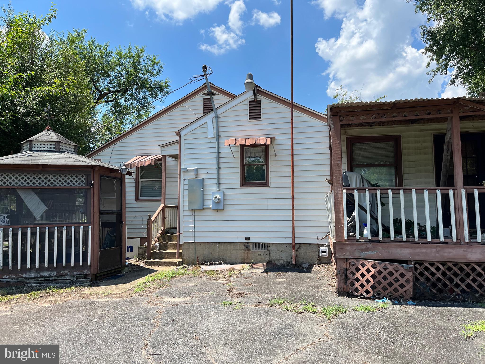 FEATHERSTONE TERRACE - Residential