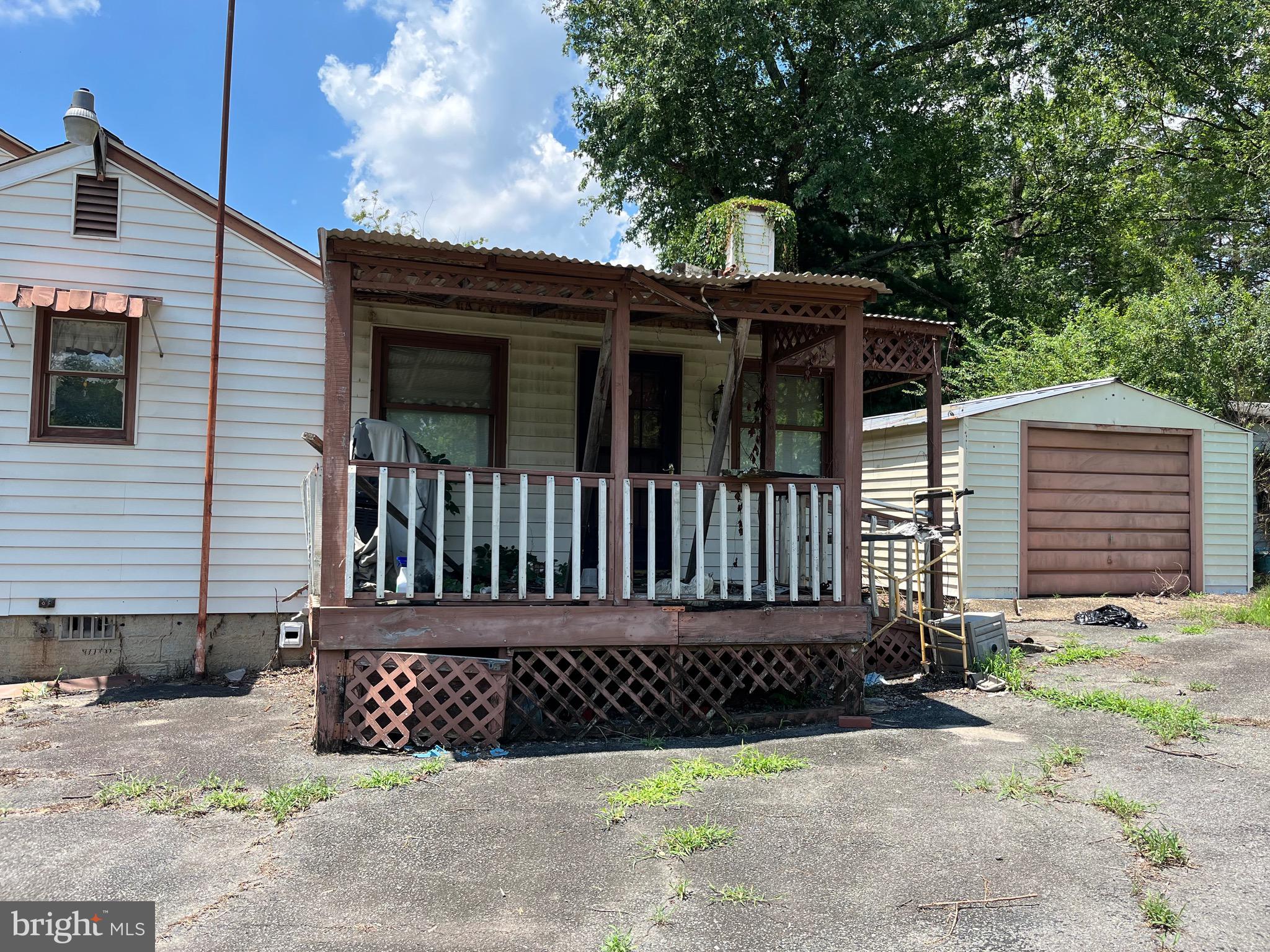 FEATHERSTONE TERRACE - Residential