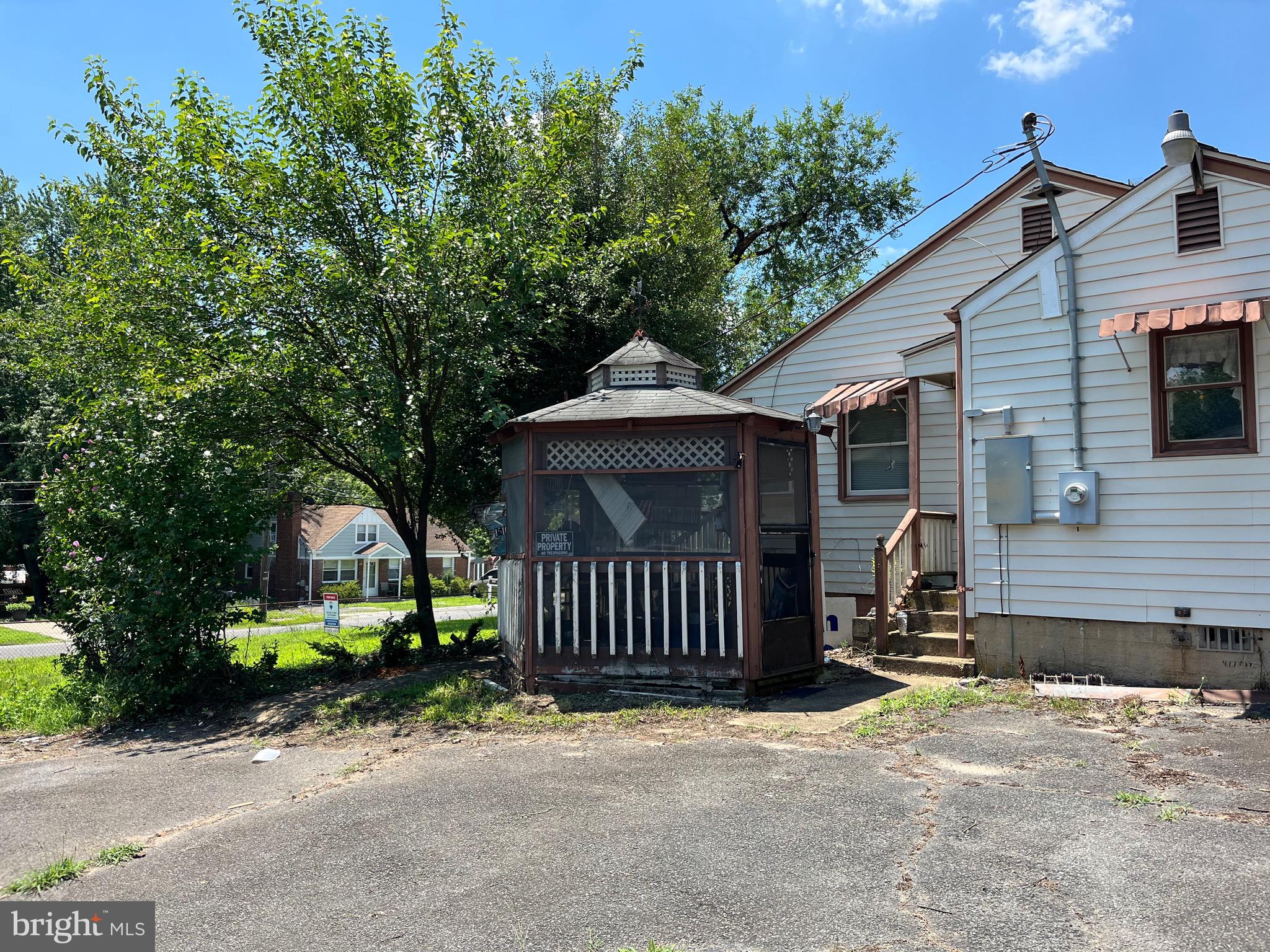 FEATHERSTONE TERRACE - Residential