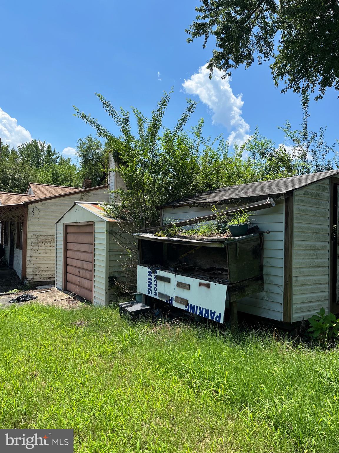 FEATHERSTONE TERRACE - Residential