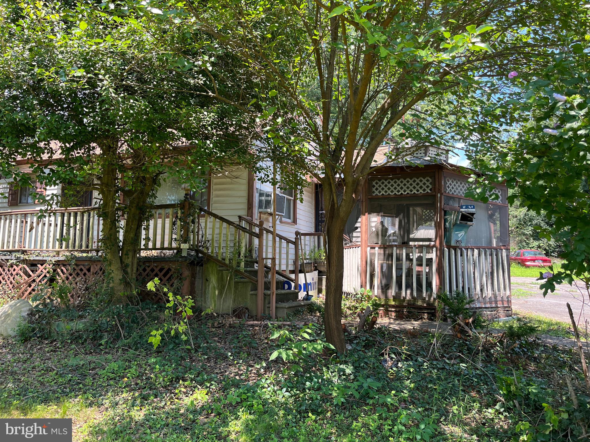 FEATHERSTONE TERRACE - Residential