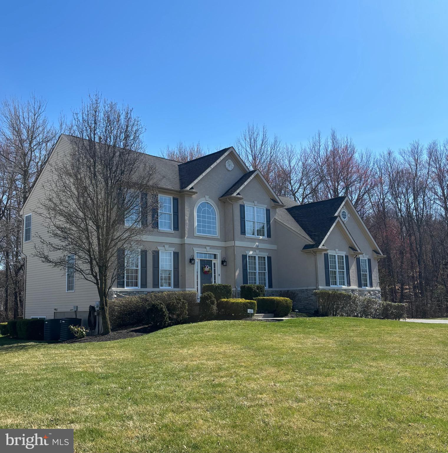 10 LAUREL WOOD COURT