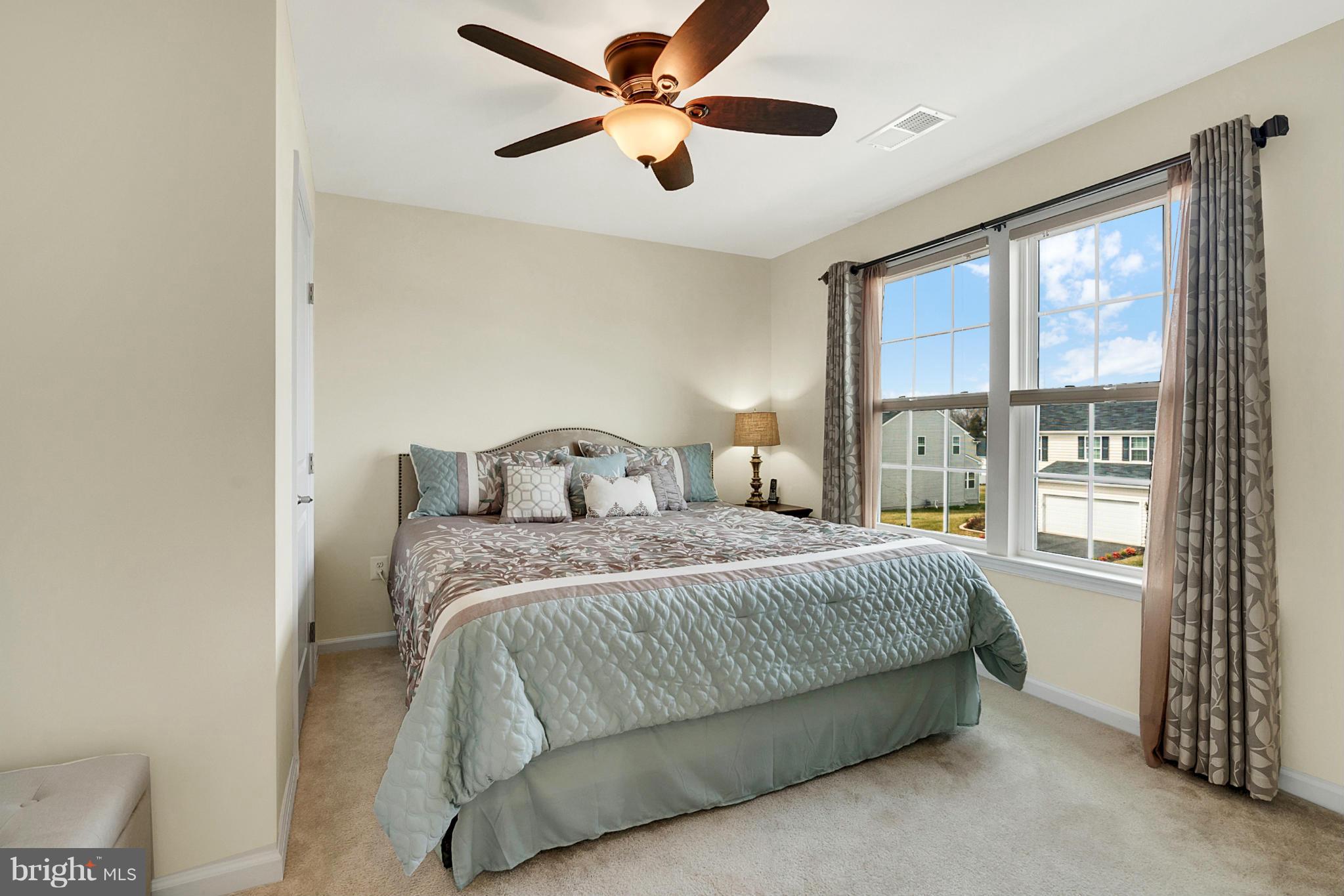 THREE FLAGS - Residential