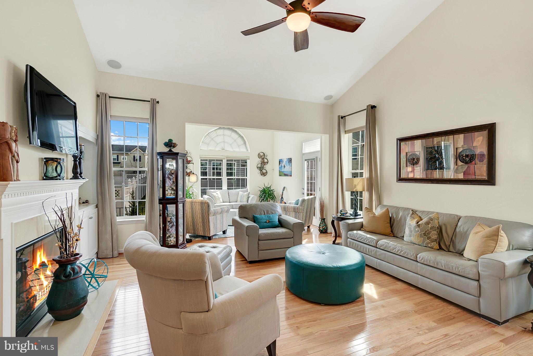 THREE FLAGS - Residential